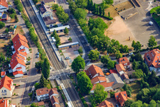 Vue aérienne de Passage à niveau Bahnhofstr à Jockgrim dans le département Rhénanie-Palatinat, Allemagne