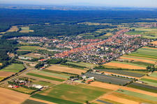 Vue aérienne de Ville du nord-est à Kandel dans le département Rhénanie-Palatinat, Allemagne