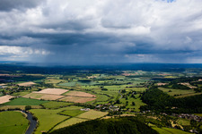 Vue aérienne de Averses de pluie dans le NE à Mordiford dans le département Angleterre, Grande Bretagne
