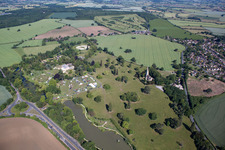 Vue aérienne de Marché automobile à Highnam Court près de Lassington à Lassington dans le département Angleterre, Grande Bretagne