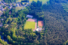 Vue aérienne de Terrain de sport à Eppenbrunn dans le département Rhénanie-Palatinat, Allemagne