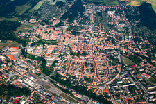 Vue aérienne de Large rue à Quedlinburg dans le département Saxe-Anhalt, Allemagne