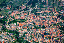 Vue aérienne de Vue sur la ville depuis le centre-ville à Quedlinburg dans le département Saxe-Anhalt, Allemagne