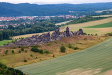 Vue d'oiseau de Mur du Diable (Königstein) à le quartier Weddersleben in Thale dans le département Saxe-Anhalt, Allemagne