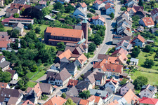 Vue aérienne de Église Saint-Joseph à le quartier Pfaffenrot in Marxzell dans le département Bade-Wurtemberg, Allemagne