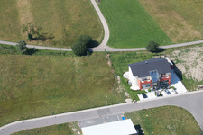 Vue aérienne de Zone commerciale Im Schwarzenbusch à le quartier Pfaffenrot in Marxzell dans le département Bade-Wurtemberg, Allemagne