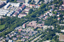 Vue aérienne de Centre pour personnes âgées Caritas à Horbachpark à Ettlingen dans le département Bade-Wurtemberg, Allemagne