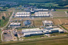 Vue aérienne de Site de l'usine EDEKA Südwest Fleisch devant le nouveau salon à le quartier Silberstreifen in Rheinstetten dans le département Bade-Wurtemberg, Allemagne