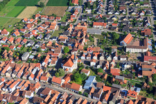 Église Saint-Wendelin à Hatzenbühl dans le département Rhénanie-Palatinat, Allemagne d'en haut