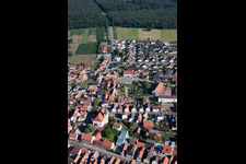 Photographie aérienne de Bâtiment d'église au centre du village à Hatzenbühl dans le département Rhénanie-Palatinat, Allemagne