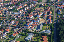 Vue aérienne de Ludoviciring sur la ligne de chemin de fer à Jockgrim dans le département Rhénanie-Palatinat, Allemagne
