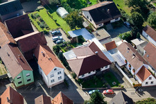 Brehmstr à le quartier Minderslachen in Kandel dans le département Rhénanie-Palatinat, Allemagne du point de vue du drone