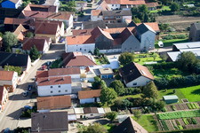 Brehmstr à le quartier Minderslachen in Kandel dans le département Rhénanie-Palatinat, Allemagne d'un drone