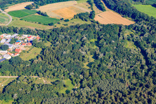 Fosse d'argile à Jockgrim dans le département Rhénanie-Palatinat, Allemagne hors des airs
