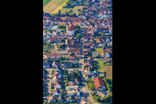 Vue aérienne de Kirchstraße vue du sud à Hatzenbühl dans le département Rhénanie-Palatinat, Allemagne