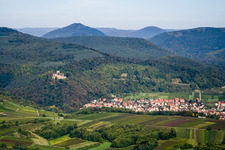 Château de Landeck à Klingenmünster dans le département Rhénanie-Palatinat, Allemagne vue d'en haut