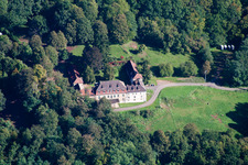 Vue aérienne de (près de Wissembourg), Château Langenberg à Weiler dans le département Bas Rhin, France
