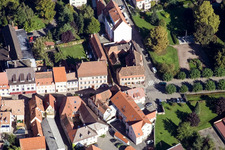 Rue principale à Wissembourg dans le département Bas Rhin, France hors des airs