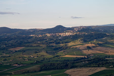 Vue aérienne de La Pievaccia dans le département Toscane, Italie