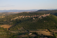 Montefollonico dans le département Toscane, Italie d'en haut