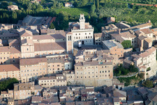 Montepulciano dans le département Siena, Italie vue du ciel