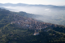 Vue aérienne de Cortona dans le département Arezzo, Italie