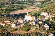 Poggiolo dans le département Toscane, Italie depuis l'avion