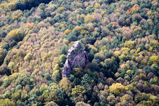 Vue aérienne de Grand Hahnstein à Münchweiler am Klingbach dans le département Rhénanie-Palatinat, Allemagne