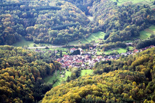 Vue aérienne de Münchweiler am Klingbach dans le département Rhénanie-Palatinat, Allemagne