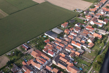 Saarstraße à Kandel dans le département Rhénanie-Palatinat, Allemagne du point de vue du drone