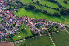 Vue aérienne de Niedergasse à Steinweiler dans le département Rhénanie-Palatinat, Allemagne