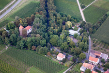 Vue aérienne de Chapelle à le quartier Wollmesheim in Landau in der Pfalz dans le département Rhénanie-Palatinat, Allemagne