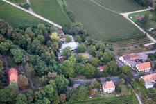 Vue oblique de Locaux de l'entreprise SEKA Schutzbeventil GmbH avec halls, bâtiments d'entreprise et installations de production à le quartier Wollmesheim in Landau in der Pfalz dans le département Rhénanie-Palatinat, Allemagne
