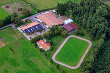 Haras islandais de Bienwald à Freckenfeld dans le département Rhénanie-Palatinat, Allemagne d'en haut