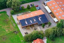 Haras islandais de Bienwald à Freckenfeld dans le département Rhénanie-Palatinat, Allemagne vue d'en haut