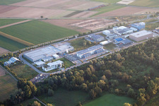 Zone commerciale Ouest à le quartier Herxheim in Herxheim bei Landau dans le département Rhénanie-Palatinat, Allemagne d'en haut