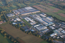 Vue aérienne de Zone industrielle Est, Alcan Aluminium-Presswerk Pfalz GmbH à Landau in der Pfalz dans le département Rhénanie-Palatinat, Allemagne