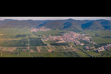 Vue oblique de Maikammer dans le département Rhénanie-Palatinat, Allemagne