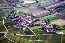 Vue aérienne de Du nord-ouest à le quartier Oberhofen in Pleisweiler-Oberhofen dans le département Rhénanie-Palatinat, Allemagne