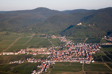 Vue d'oiseau de Quartier Diedesfeld in Neustadt an der Weinstraße dans le département Rhénanie-Palatinat, Allemagne