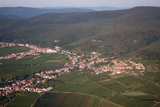 Quartier Gimmeldingen in Neustadt an der Weinstraße dans le département Rhénanie-Palatinat, Allemagne d'en haut