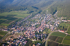 Vue oblique de À Munchberg à le quartier Bobenheim in Bobenheim am Berg dans le département Rhénanie-Palatinat, Allemagne
