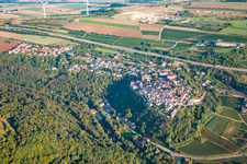 Vue d'oiseau de Neuleiningen dans le département Rhénanie-Palatinat, Allemagne