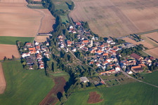 Vue aérienne de Champs agricoles et surfaces utilisables à Mertesheim dans le département Rhénanie-Palatinat, Allemagne