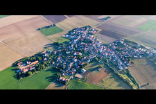Vue aérienne de Champs agricoles et terres agricoles à Quirnheim dans le département Rhénanie-Palatinat, Allemagne