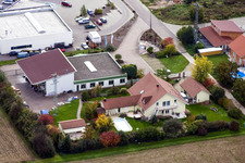 Vue aérienne de Entrée de la ville par l'est à Freckenfeld dans le département Rhénanie-Palatinat, Allemagne