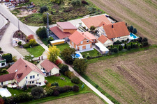 Vue aérienne de Entrée de la ville par l'est à Freckenfeld dans le département Rhénanie-Palatinat, Allemagne
