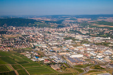Vue aérienne de Vue des rues et des maisons des quartiers résidentiels à le quartier Planig in Bad Kreuznach dans le département Rhénanie-Palatinat, Allemagne