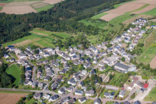 Vue aérienne de Champs agricoles et surfaces utilisables à Kratzenburg dans le département Rhénanie-Palatinat, Allemagne
