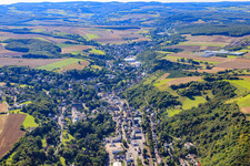 Vue aérienne de Brohl-Lützing à Burgbrohl dans le département Rhénanie-Palatinat, Allemagne